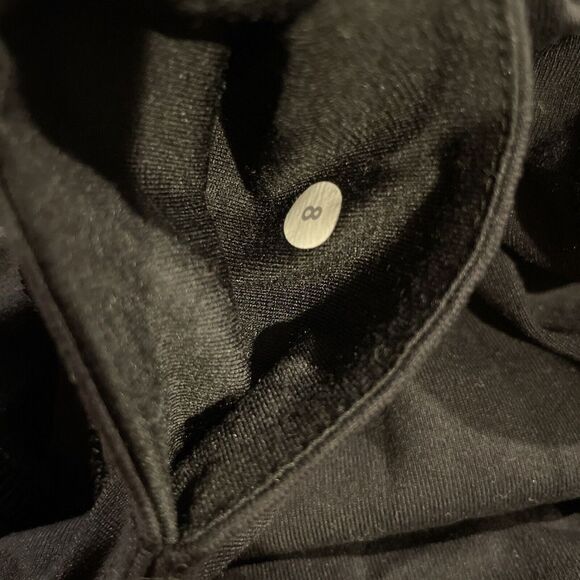 Lululemon Pleated Joggers Womens Size 8 Zip Pockets Cropped Stretch Knit Black‎ - Picture 4 of 6